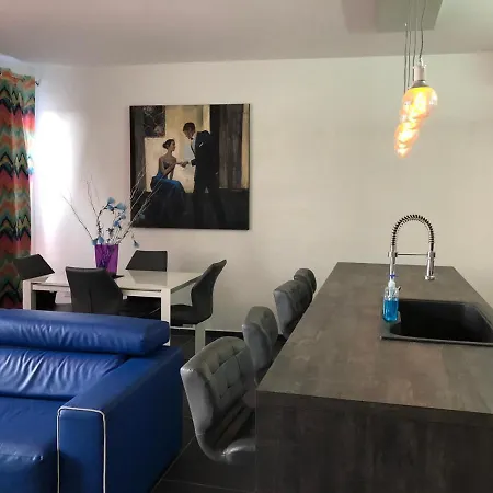 Apartament 189 Chezli Court *