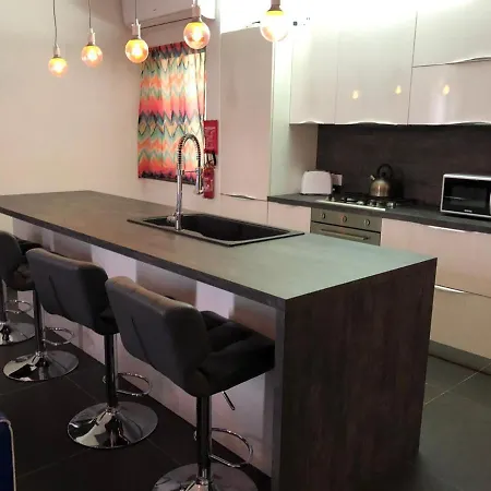 189 Chezli Court شقة *